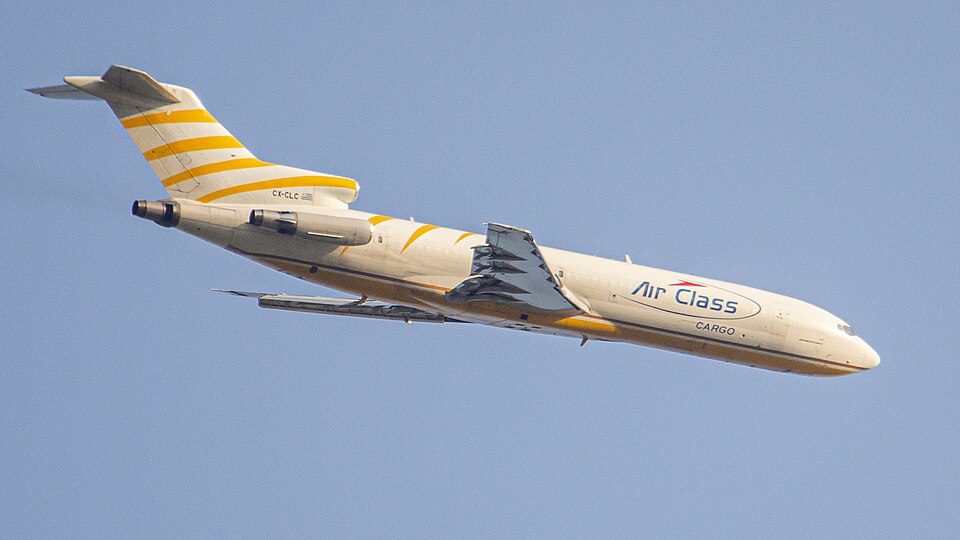 Avión Boeing 727 de la aerolínea Airclass en pista
